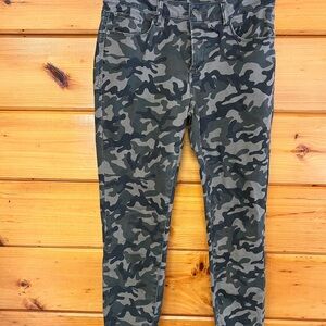 NWOT Kensie Jeans Stretchy Women's Size 8/29 Green Camo Print Jeans